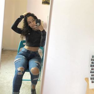 Meet your Posher, Laura